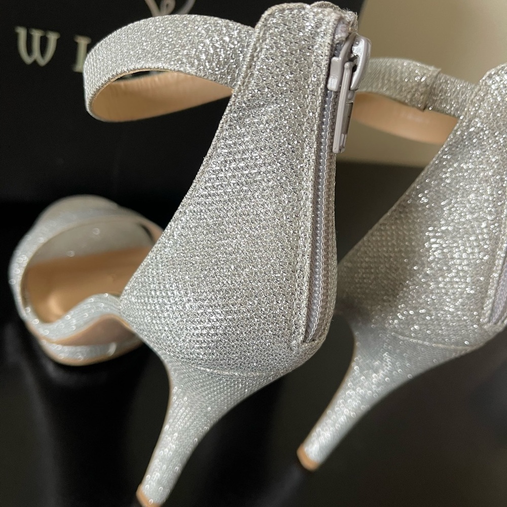 Women Glitter/ Shimmer Silver 4” Heel Sandal